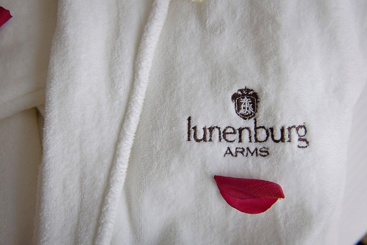 Lunenburg Arms Hotel Bagian luar foto